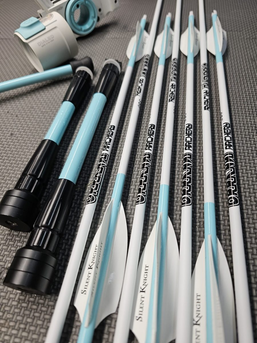 Silent Knight series — Tiffany blue, white and black matched arrow set